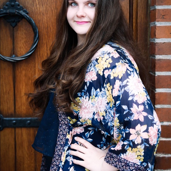 Meet your Posher, Anastasia - Picture 5 of 6